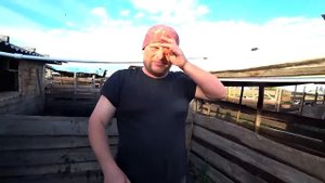 Нам подарили гибкий шнековый транспортер. Теперь жизнь в деревне станет легче.