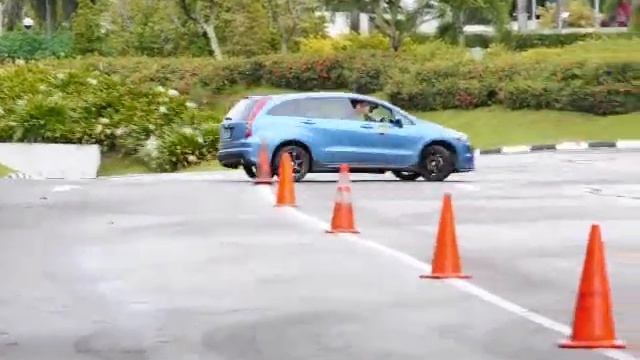 Honda Stream Defensive Advanced Driving 26s смотреть онлайн