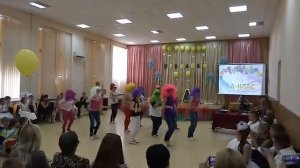 Зажигательное диско 80-х в исполнении родителей на выпускном