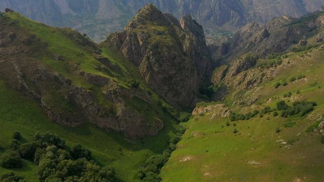 Ущелье вблизи поселка Верхняя Балкария - аэросъёмка 4К