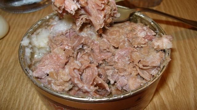 Макароны с тушенкой