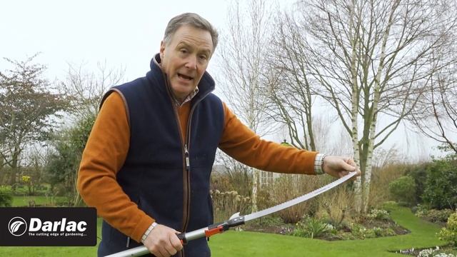 Garden Writer Martin Fish Demonstrates Darlac's Telescopic Tree Pruner Range смотреть онлайн