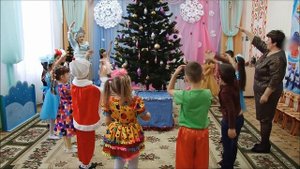 Новогодний хоровод в подготовительной группе "Закружила, замела белая метелица"
