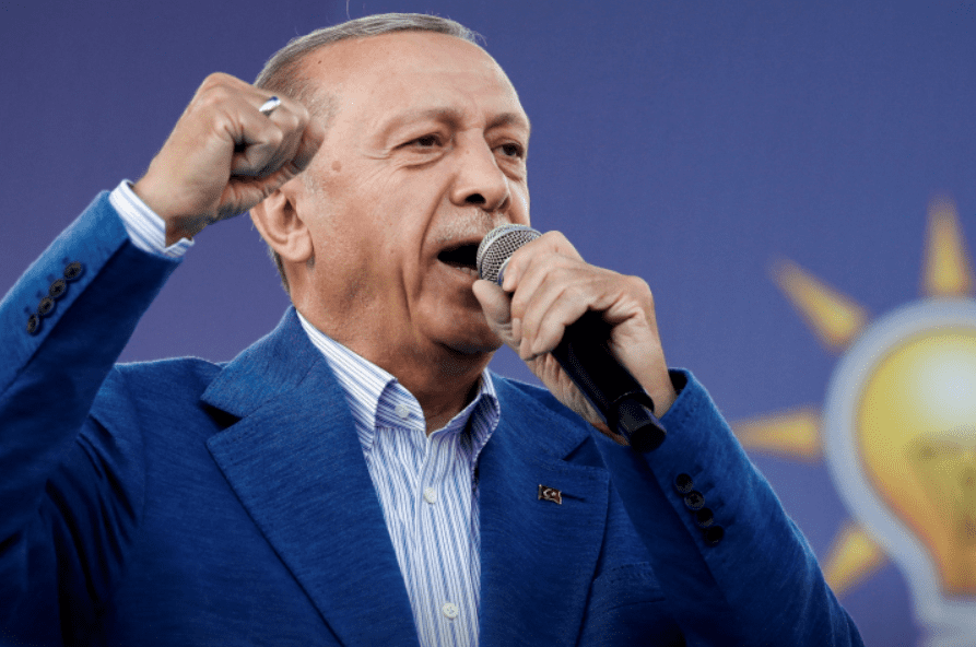 Всенародная поддержка: как в Турции праздновали победу Эрдогана на президентских выборах