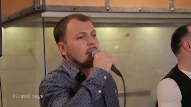 Певец в кафе, просто обалдеть! смотреть онлайн