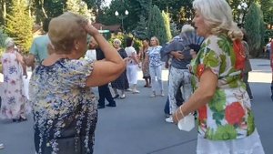 Нравится мне с тобой?? Счастливые минуты в парке Горького ??Харьков 2021
