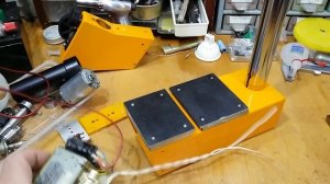 Сверлильный из фотоувеличителя и микроскопа.