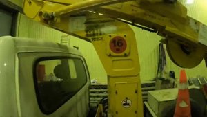 Датчик нагрузки монтажной корзины надо настроить на 200 кг. Автовышка Donghae DHS 17AP Москва Ремон