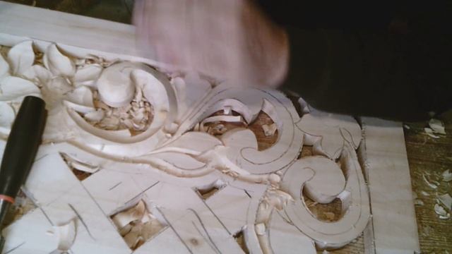 Радиаторная решетка- тумба. Резьба по дереву. смотреть онлайн