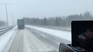 Ужасный гололёд на М-11, Питер - Москва , Размолотилось четыре фуры (