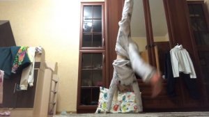 Обзор как встать на руки