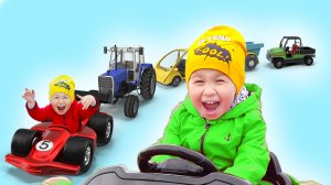 Малыш строит паровозик из машин #видеодлядетей #детскиевидео