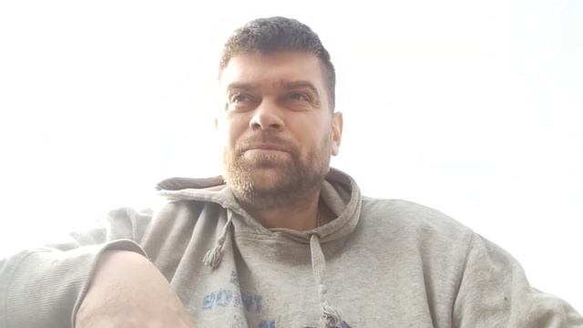 Чистка клубники весной быстро.