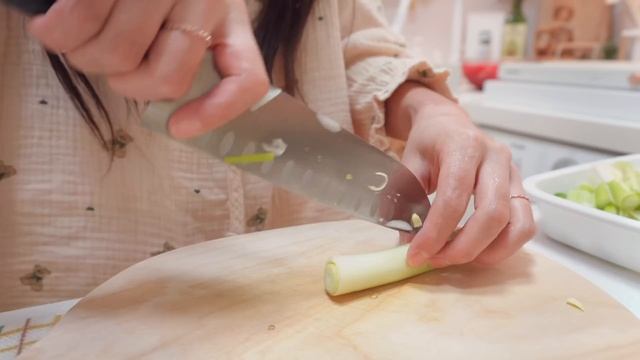 ENG)새벽 2시에 크림파스타 조지고?자전거 사러 광주 가는 일상?불고기 활용 간단 요리 (순대꼬치,당면볶이,뚝배기 불고기,순두부찌개,불고기 김밥,잔치국수) смотреть онлайн