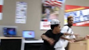 Пранк: девушка из «Звонка» вылезает из реального телевизора