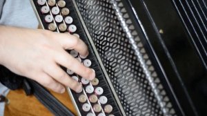 «Jingle Bells», "Рождественские колокольчики".  Разбор песен на баяне ноты и аккорды.