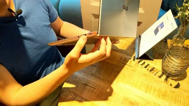 Asus ZenBook 14 | Hands-on with the touch pad numpad at IFA 2018 смотреть онлайн