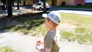 Шатается молочный зуб / Гуляем на новой плошадке / Отбил попу на горке