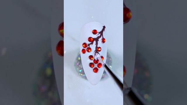Дизайн ногтей зимняя вишня