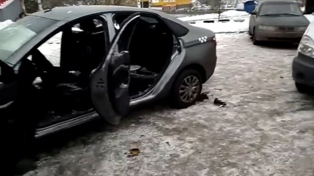 В Нижнем Новгороде разбили машину машину чебоксарского таксиста   Типичный Нижний Новгород 1