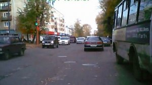 Абакан. Автобус (аа934 19) тупо выдавливает на встречку