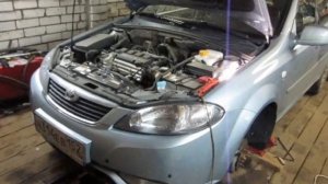 Дэу Джентра. Защищаем моторный отсек от брызг.