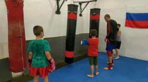 Детские тренировки по Кикбоксингу.