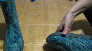 Приклеила  подошву к валенку. Что получилось!