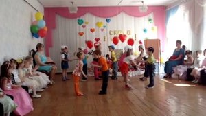 Детский танец - сюрприз от старших на выпускном. детский танец