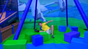 Мишка Фредди Охотится За Нами! **ФНАФ в реальной жизни**