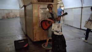 Вирус - Ты меня не ищи - Virus Band - песню спела в метро Москвы Катя Рикеда играя на гитаре #metro