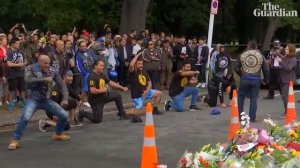 Мотоциклисты исполнили танец Хака чтобы почтить память погибших в Крайстчерче