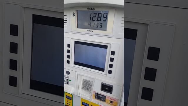 Заправляю в США 11 Галлонов Дизтоплива смотреть онлайн