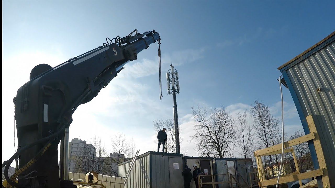 Работа на манипуляторе,Сложная эвакуация бытовки из тесной стройки. смотреть онлайн