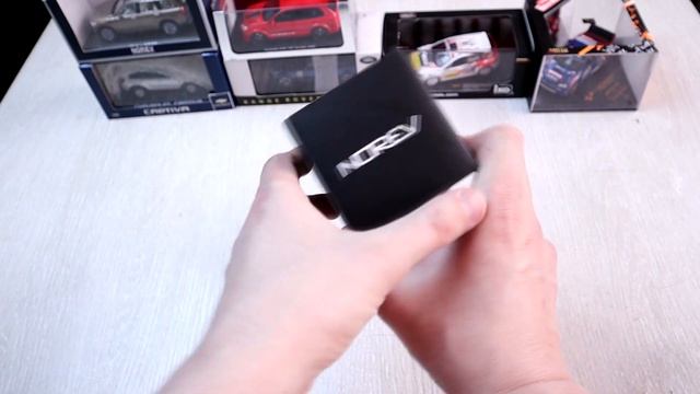Распаковка горы посылок с моделями в масштабе 1:43