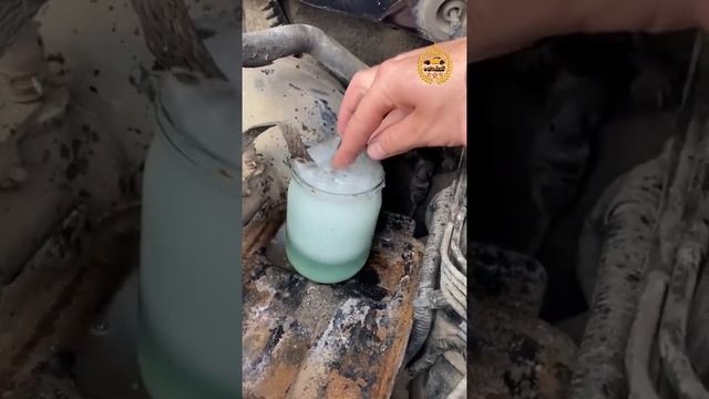 очистить окисленные клеммы аккумулятора #авто #лайфхак #Akumulator #gm #amg смотреть онлайн