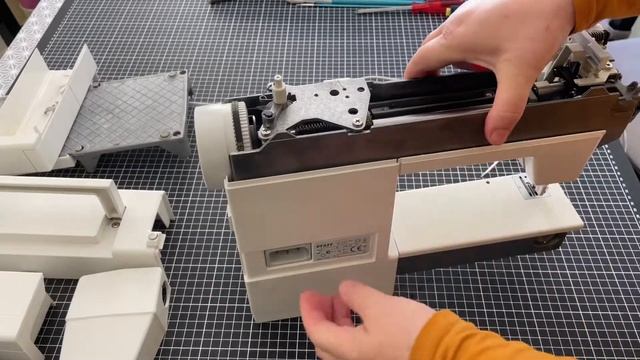 Popravka sivace Masine Pfaff Varimatic 6085 Reparatur Nähmaschine 1 dio смотреть онлайн