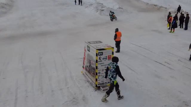 Немного зимнего мотокроса . Боровичи. смотреть онлайн