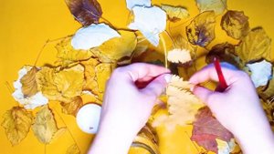 Как сделать красивый подсвечник из банки своими руками | простые поделки из осенних листьев