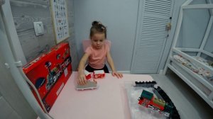 Игрушечный паровоз (holiday express железная дорога)