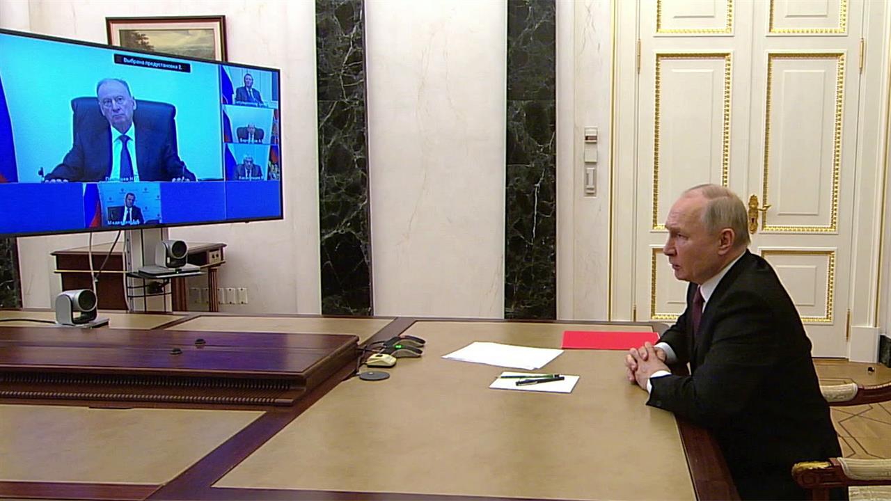 Вопросы, связанные с подготовкой празднования Дня Победы, В.Путин обсудил с постоянными членами СБ.