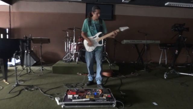 GUITARRISTA WALSUAN MITERRAN E SUA IBANEZ 505 ( PASSANDO O SOM NO SANTUARIO BETHEL GOIANIA -GYN ) смотреть онлайн