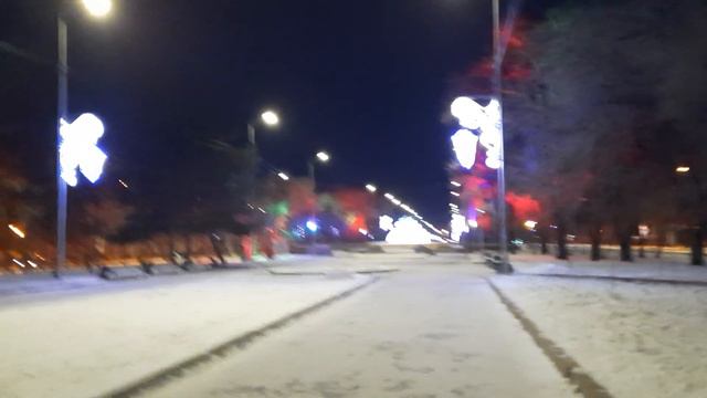 Зимний яркий фонтанчик переливается разными цветами и создает праздничное настроение!!!