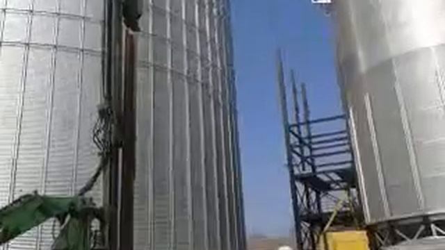 Вибро погружение двутавра для крепления котлована. г Рогатин Ивано-Франковская обл. 0957511798 смотреть онлайн