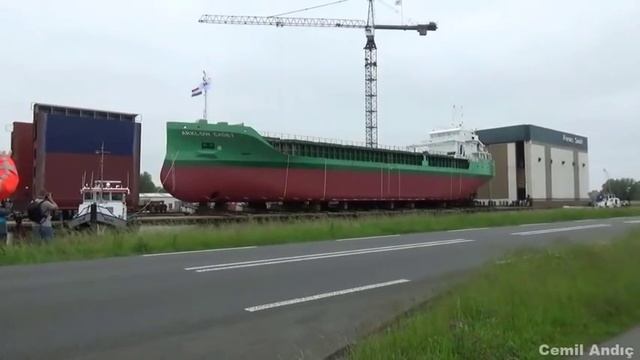 СПУСК КОРАБЛЕЙ НА ВОДУ смотреть онлайн