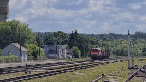 2М62у-0046 со вывозным составом на станции Залегощь (Орловская область)