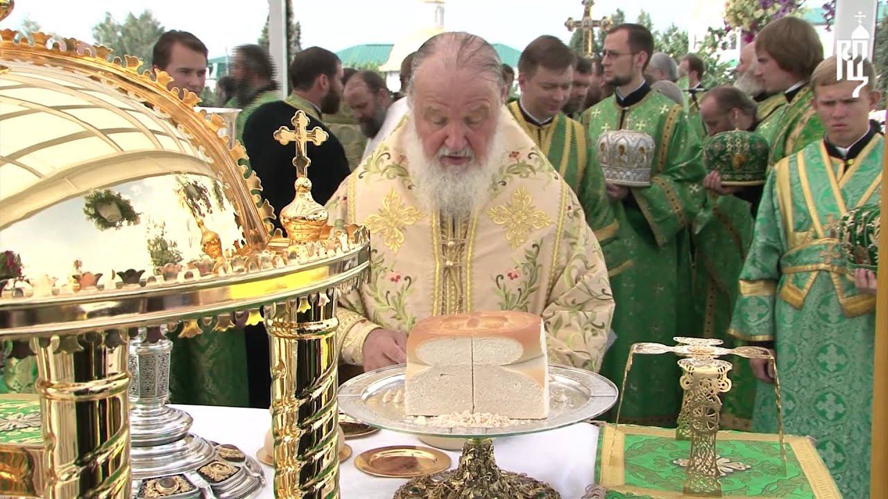 Литургия в дивеево. 1 Августа Дивеево 2012 Патриарх.