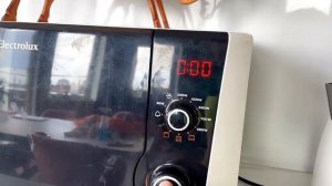 Микроволновая печь Electrolux EMS 21400 W
