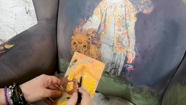 This Easy Method Turns an Old Faux Leather Armchair into an Awesome and Practical Piece of Art смотреть онлайн