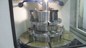 Работа зубодолбежного станка для изготовления внутренних шлицов